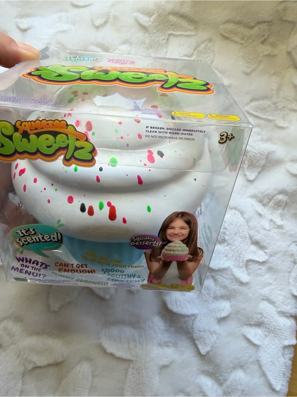 🧁💙 **NIB & SEALED – JUMBO CUPCAKE SQUISHY!** 💙🧁